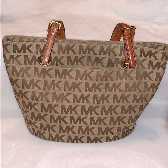 Michael Kors Handbags - Michael Kors shoulder bag